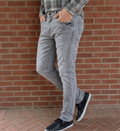 Jean Gris Neutro, cómodo y Masculino